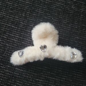 SHEIN Cream Hair Clip with Heart Crystals